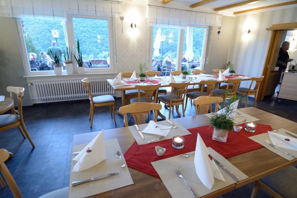 Hotel-Restaurant-Weingut Kapellenhof Klotten Exterior foto